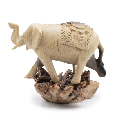 Figura di elefante intagliata a mano in legno parassita