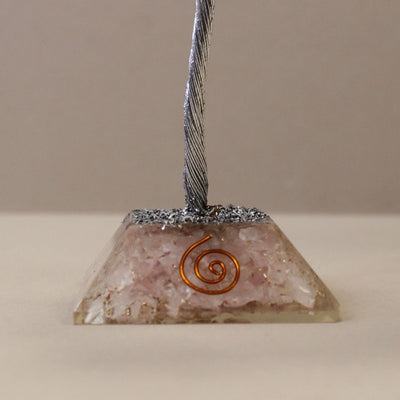 Alberello magico di cristallo di quarzo rosa su base in orgonite