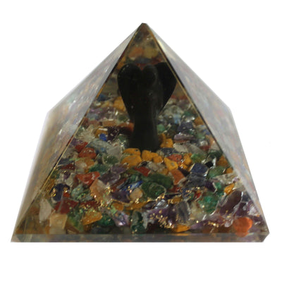 Piramide Magica Orgonite 70 mm - Angelo con Oggetti Esoterici, Interno Verdastro e Finitura a Mano