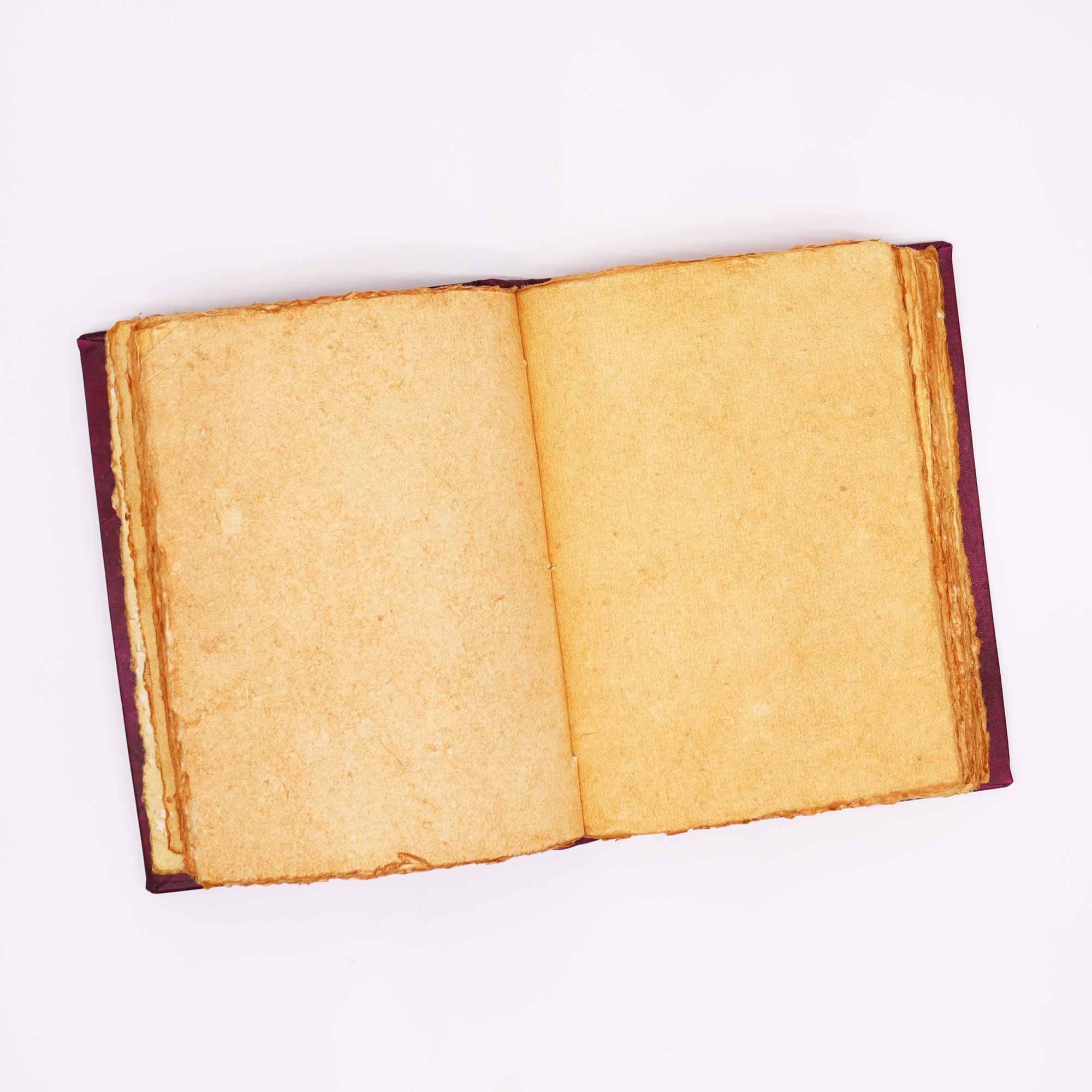 Libro Hefty Red Tan con Decorazione Hamsa
