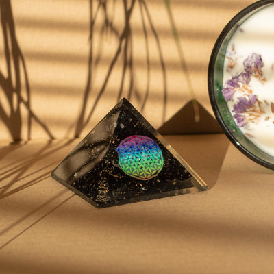 Piramide di Orgone in Tormalina Nera 5,5x4,5 cm con Fiore della Vita