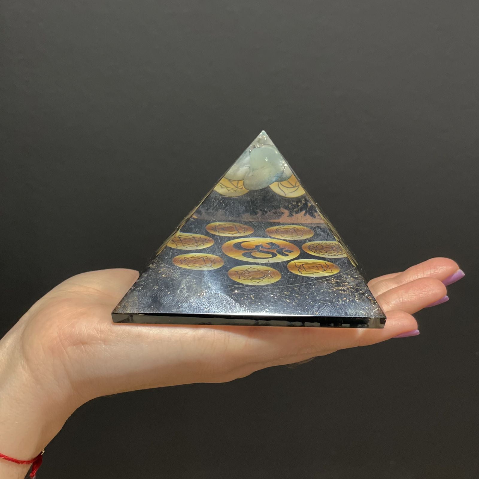 Piramide di Orgone Midnight Om Chakra