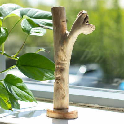 Figure intagliate a mano dell'Uomo Verde in legno parassita