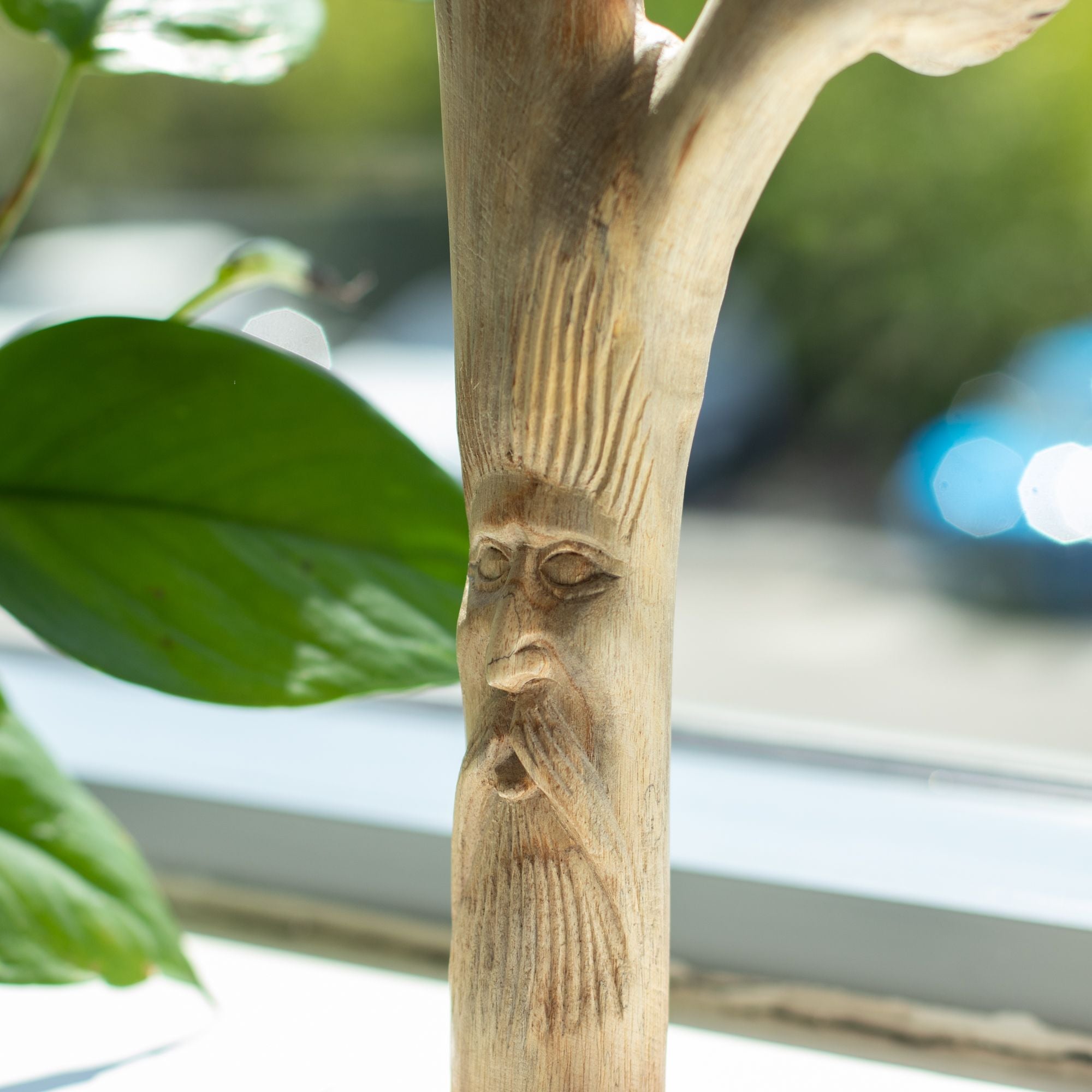 Figure intagliate a mano dell'Uomo Verde in legno parassita