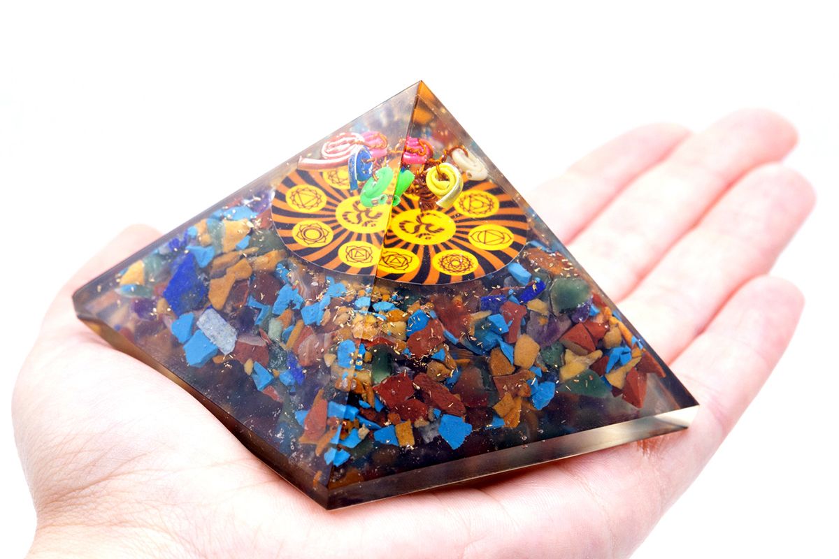 Piramide di Orgone Om Chakra