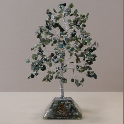 Alberello magico con pietre di agata muschiata su base in orgonite