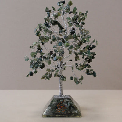 Alberello magico con pietre di agata muschiata su base in orgonite