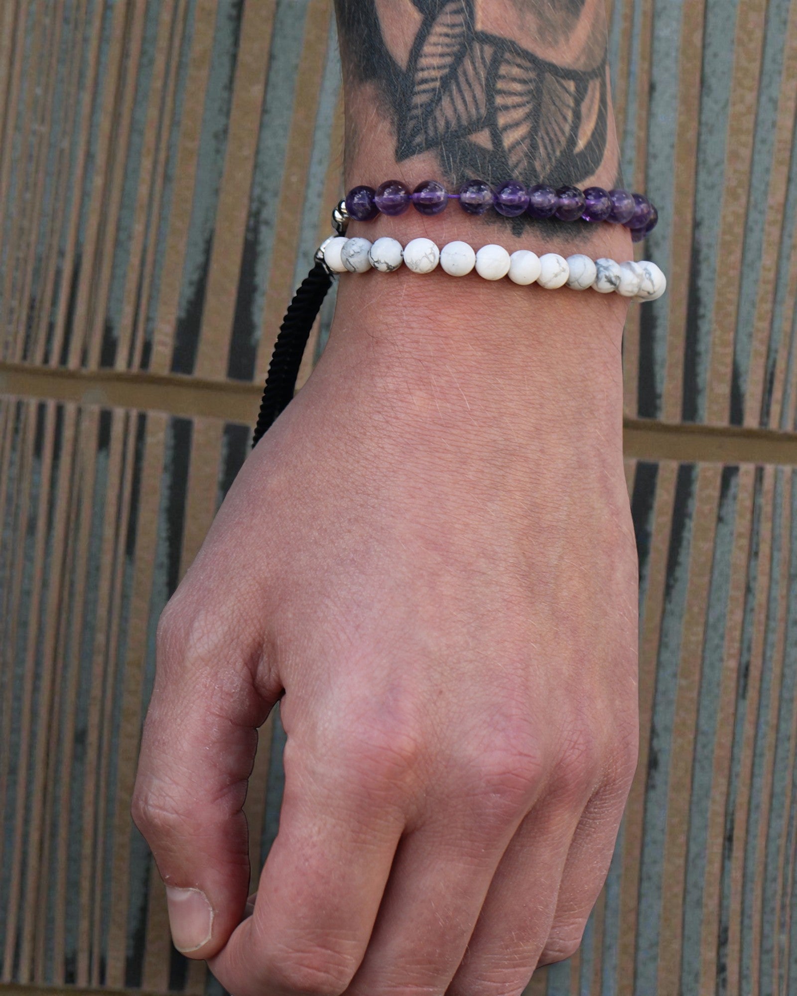 Ocean Calm – Braccialetto con howlite bianca e argento 925 su cordoncino blu navy