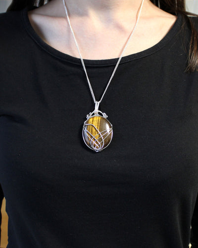 Ricciolo del Potere – Collana con occhio di tigre intrecciata a mano