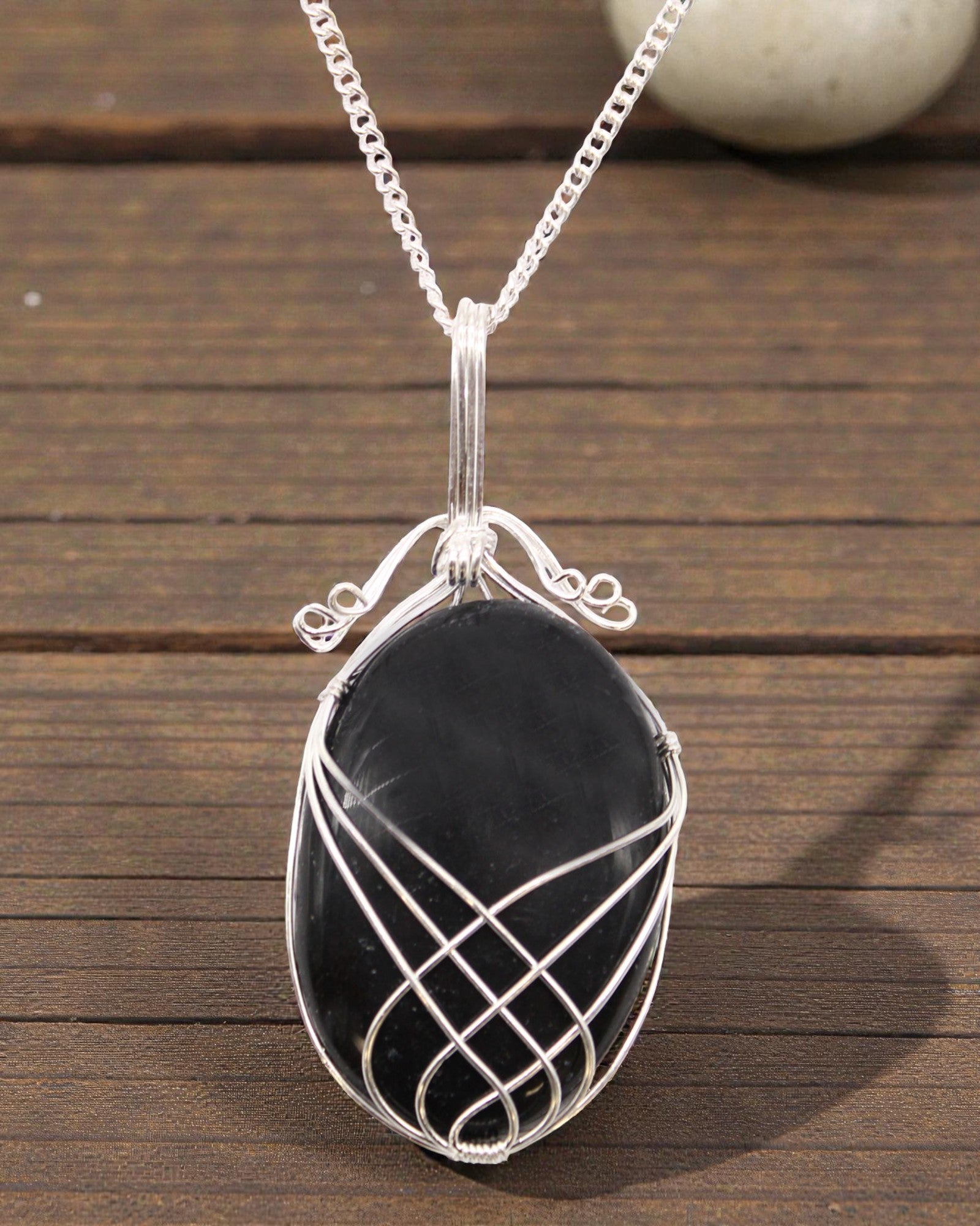 Collana con gemma avvolta a spirale - Onice nero