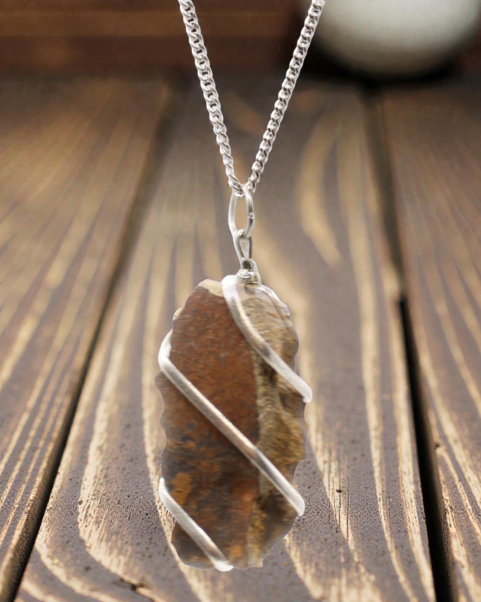 Collana a cascata con gemme avvolte - occhio di tigre grezzo