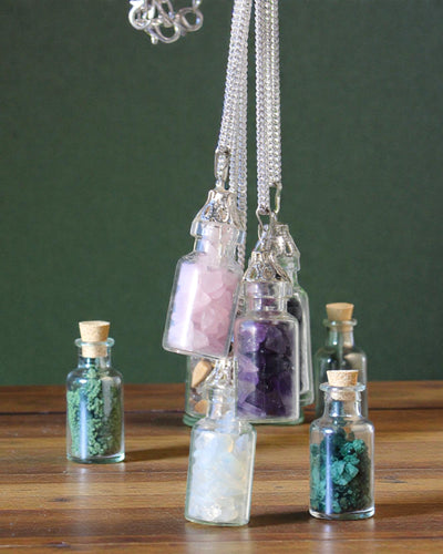 Bottiglietta di Luce – Collana con Opalite in Fiala di Vetro
