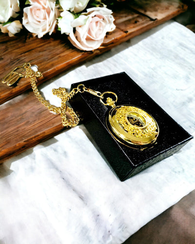 Orologio da Tasca Retrò Intagliato con Meccanismo a Carica Manuale, colore Oro con Scala Romana e Quadrante Luminoso, Stile Vintage