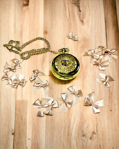 Orologio da Tasca Retrò Intagliato con Meccanismo a Carica Manuale, colore Oro con Scala Romana e Quadrante Luminoso, Stile Vintage
