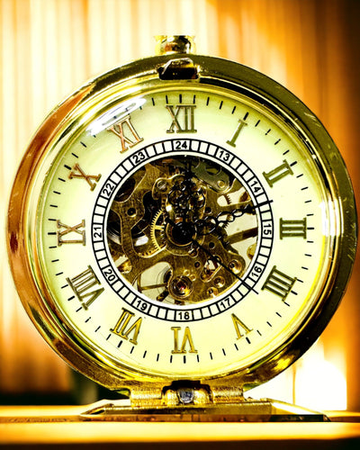 Orologio da Tasca Retrò Intagliato con Meccanismo a Carica Manuale, colore Oro con Scala Romana e Quadrante Luminoso, Stile Vintage