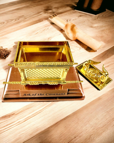 Maestosa Miniatura dell'Arca dell'Alleanza in Cornice Dorata 11,2 x 5,8 x 7,3 cm - Arca esclusiva, Decorazione in Edizione Dorata