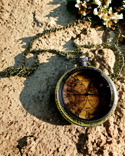 Orologio da Tasca Classico al Quarzo con Mappa del Mondo – Ciondolo con Catena in Stile Vintage per Lei e per Lui, incisione