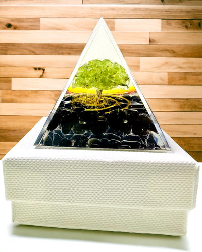 Piramide Orgonite Reiki con Cristalli Naturali - Simbolo Decorativo di Equilibrio dell'Energia dei Chakra