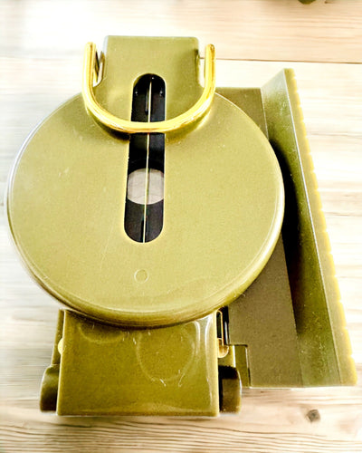 Bussola di Navigazione Impermeabile ad Alta Precisione in Colore Verde Militare – Affidabile per l'Orientamento, possibilità di incisione