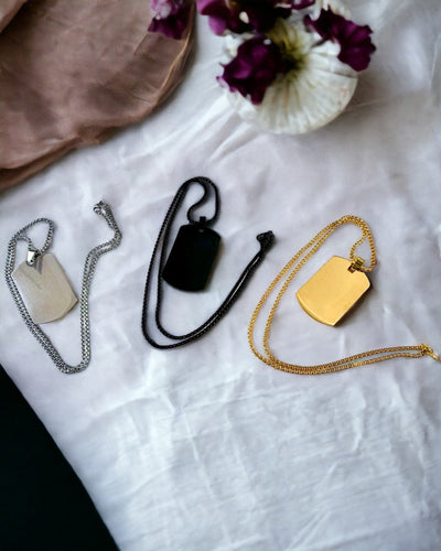 Collana con Dog Tag "Tre Sfumature di Stile" - Piastrina - Elegante Pendente in Acciaio Inossidabile con Opzione di Incisione