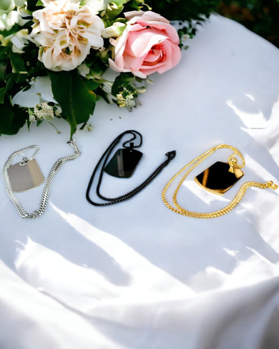 Collana con Dog Tag "Tre Sfumature di Stile" - Piastrina - Elegante Pendente in Acciaio Inossidabile con Opzione di Incisione