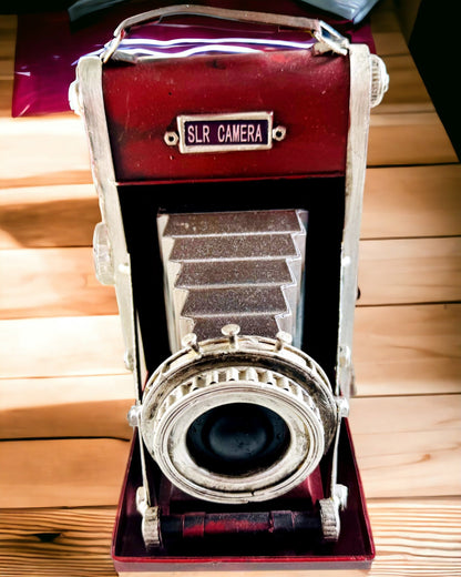 Vintage Vision: Fotocamera Decorativa Retrò con Opzione di Incisione