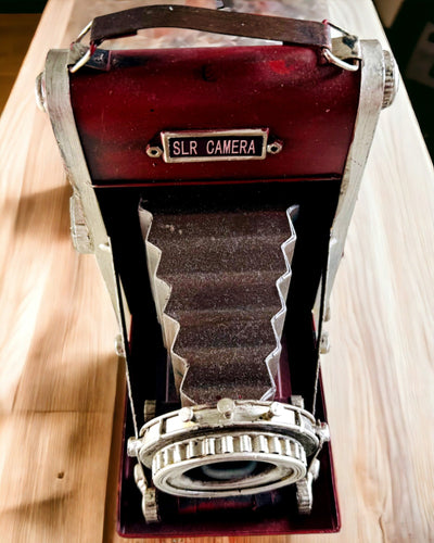 Vintage Vision: Fotocamera Decorativa Retrò con Opzione di Incisione
