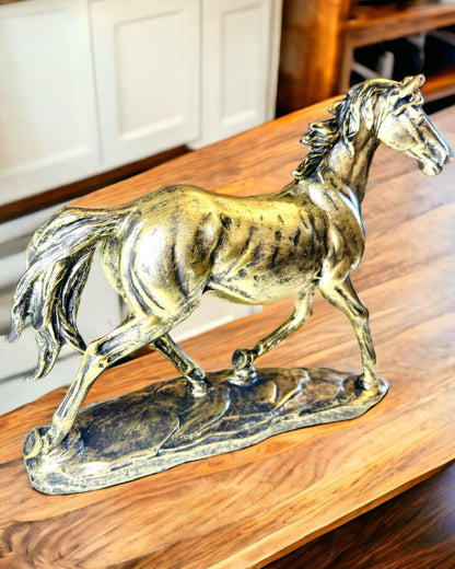Statuetta di Cavallo al Galoppo in Resina con Opzione di Incisione