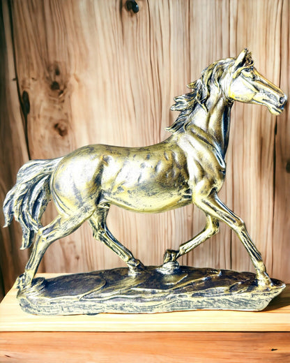 Statuetta di Cavallo al Galoppo in Resina con Opzione di Incisione