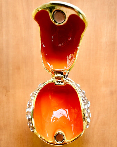 "Kolorowy Ptaszek Wróbel z Grawerem - Przeuroczy Schowek na Skarby" in Italian is "Passerotto Colorato con Incisione - Delizioso Nascondiglio per Tesori".