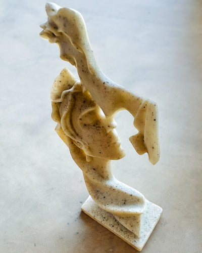 Figurina "Eleganza in Pietra" colore bianco - altezza 13,5 cm, Decorativa con Opzione di Incisione