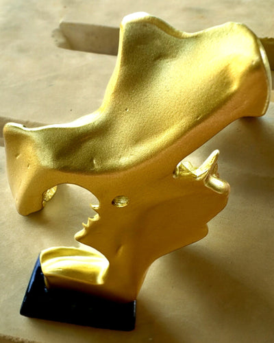 Figurina "Eleganza in Pietra" colore oro - altezza 13,5 cm, Decorativa con Opzione di Incisione