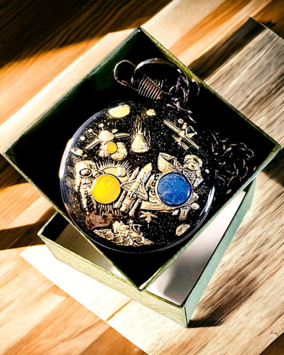 Orologio da tasca "Astrum Temporis" - Cornice nera. Possibilità di personalizzazione con incisione