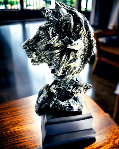 Re della Giungla Leone - Maestosa Statuetta di Leone - colore argento, possibilità di personalizzazione per regalo