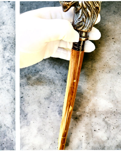Laska Spacerowa Wolf - Legno di Mango Indiano con Possibilità di Incisione, decorazioni dorate marroni