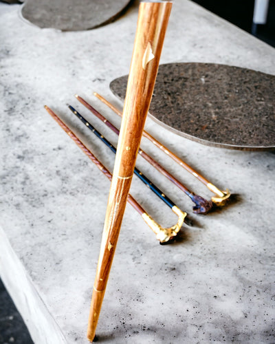 Laska Spacerowa Wolf - Legno di Mango Indiano con Possibilità di Incisione, decorazioni dorate marroni