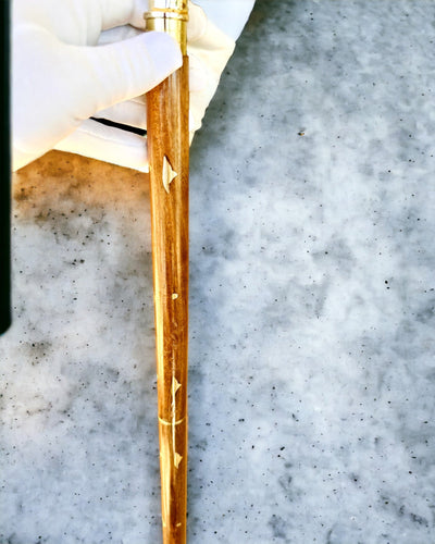 Bastone da Passeggio Intagliato a Mano, per camminare "Viandante Reale" in colore marrone con decorazioni dorate