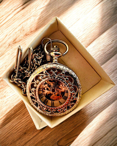 Orologio da tasca in argento "Vintage Elegance" con possibilità di personalizzazione tramite incisione