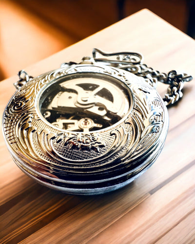 Orologio da tasca in argento "Vintage Elegance" con possibilità di personalizzazione tramite incisione