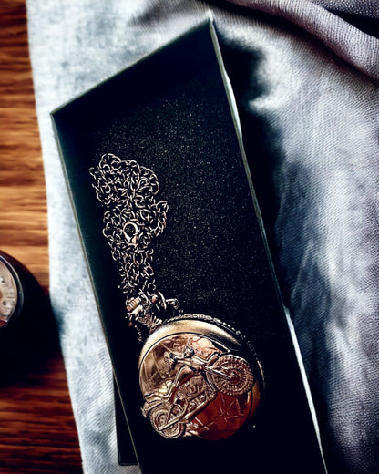Elegante Orologio da Tasca Passione per la Motocicletta, possibilità di personalizzazione con incisione