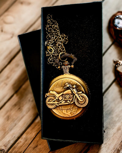 Orologio da Tasca "Motociclista Elegante" – Incisione