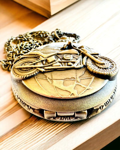 Orologio da Tasca "Motociclista Elegante" – Incisione