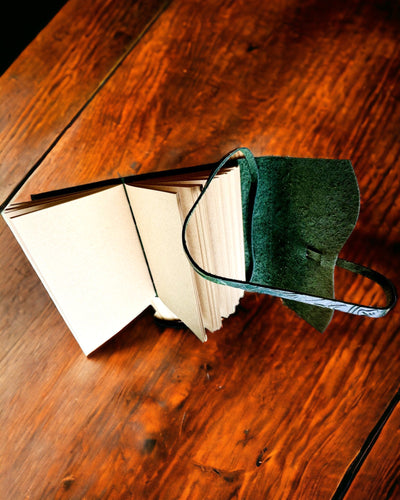 Taccuino Premium in Pelle "Eleganza della Natura" - 200 pagine, 120g, notes, album da disegno, 2 colori a scelta, personalizzazione con incisione