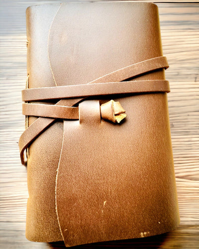 Taccuino Premium "RetroNotes" – Elegante taccuino in Vera Pelle - 200 pagine, 120g, taccuino, album da disegno, colore marrone, personalizzazione con incisione