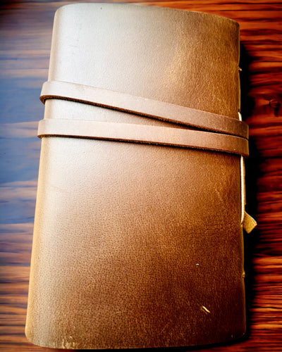 Taccuino Premium "RetroNotes" – Elegante taccuino in Vera Pelle - 200 pagine, 120g, taccuino, album da disegno, colore marrone, personalizzazione con incisione