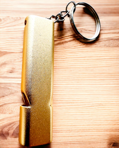 "Eleganckie Gwizdki - 4 Warianty gwizdka, gwizdek do wyboru, z możliwością grawerowania" in Italian is: "Fischietti Eleganti - 4 Varianti di fischietto, fischietto a scelta, con possibilità di incisione"