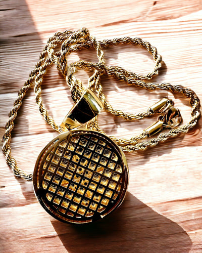 Collana con Pendente Bussola in Stile Glamour con Zirconi per Donne e Uomini - colore oro, incisione