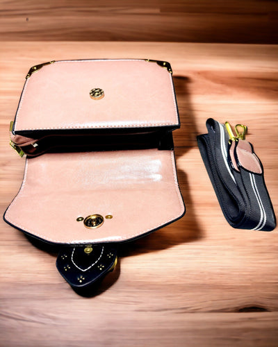 Borsa a Tracolla Quadrata Viola Chiaro con Motivo Leone – Elegante Borsetta in Pelle PU Testurizzata. Personalizzazione con Incisione