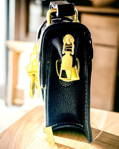 Borsa a Tracolla Quadrata alla Moda con Accento Leone - colore nero