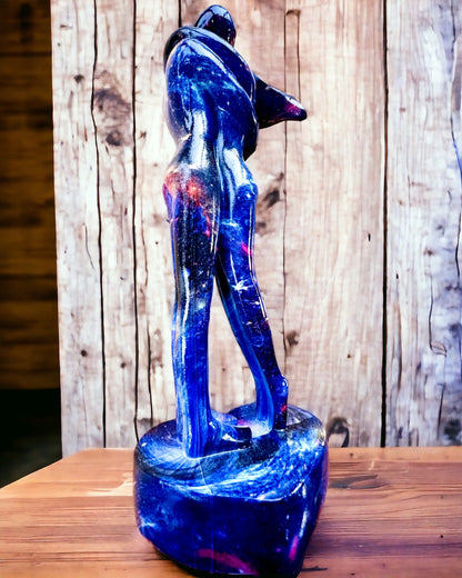 Abbraccio Cosmico - Statuetta in Resina con Opzione di Incisione